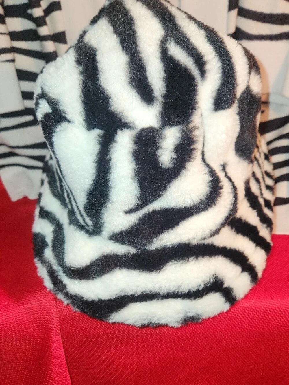 Zebra Priu⁴ant Faux Fur Hat, Bag & Mules Set